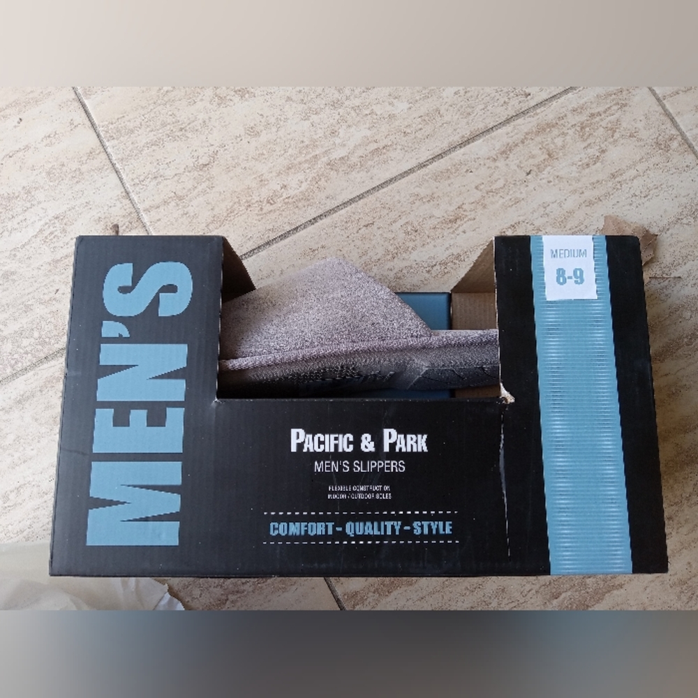 Pacific &park men's slippers size 8-9